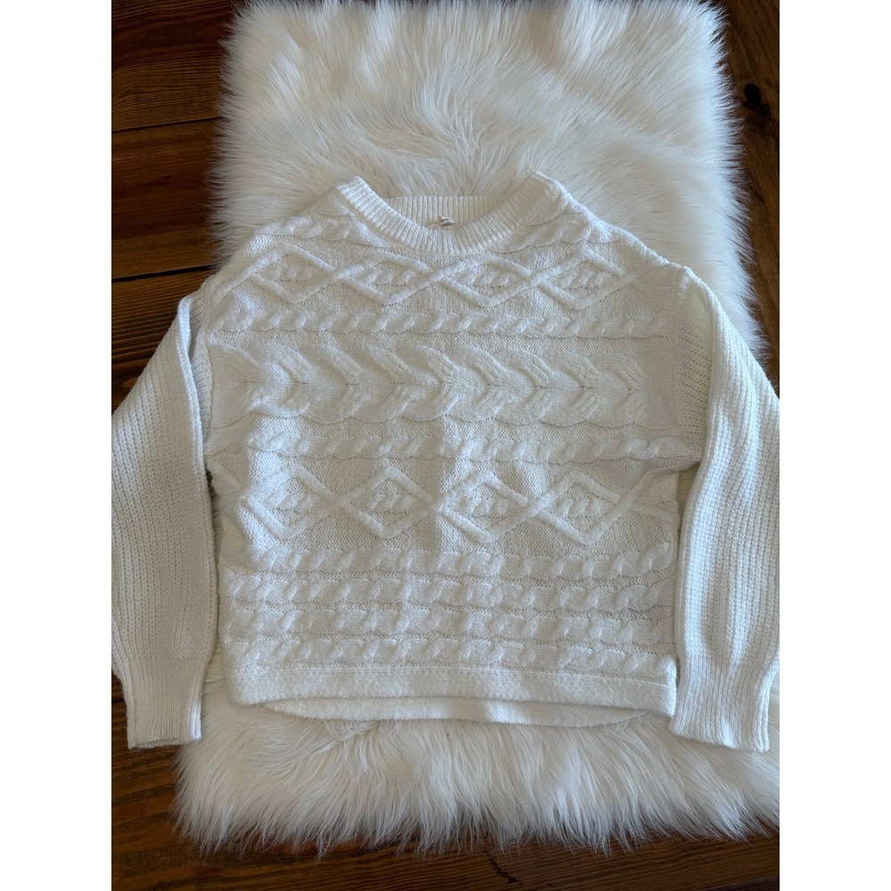 White cable knit sweater size small‎